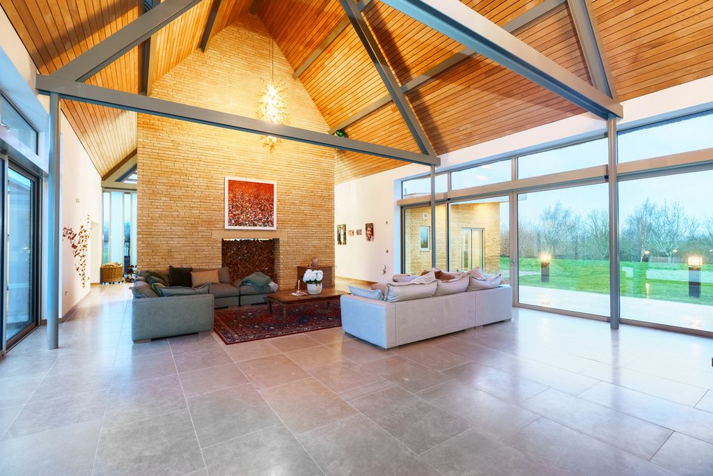 Property photo 2 of 20