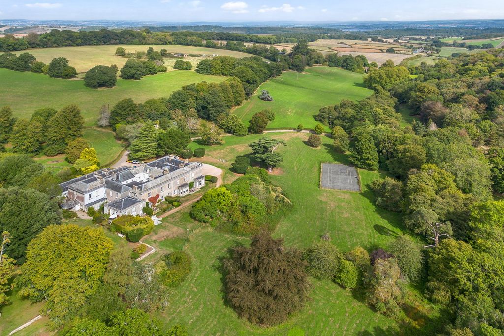 Property photo 2 of 17 Oxton House