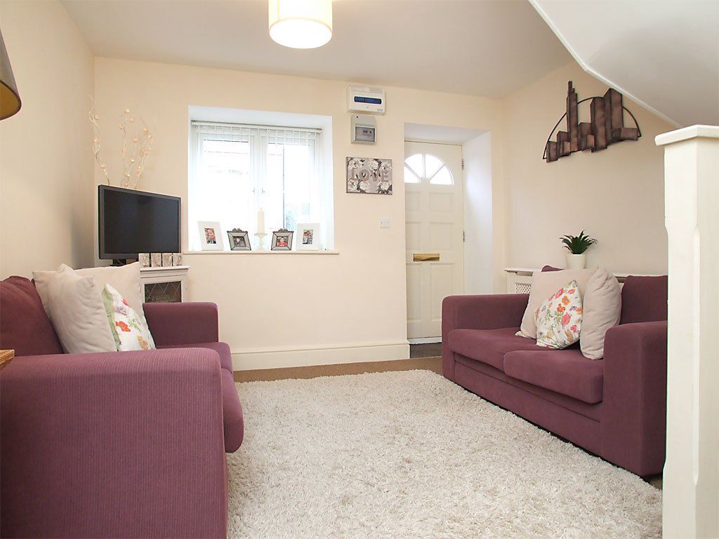 Property photo 3 of 7 Lounge