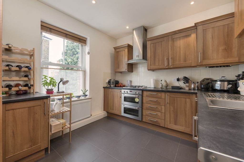 Property photo 2 of 13 Holly Mansions 5-...