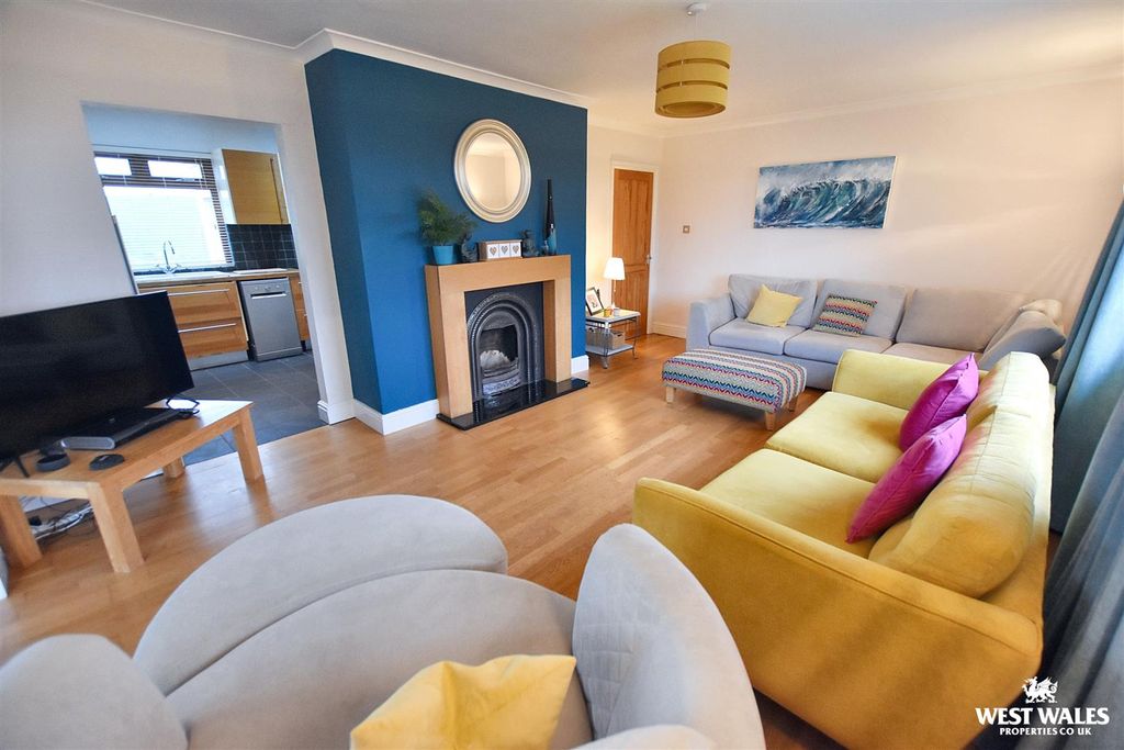 Property photo 3 of 25 5 (5).Jpg
