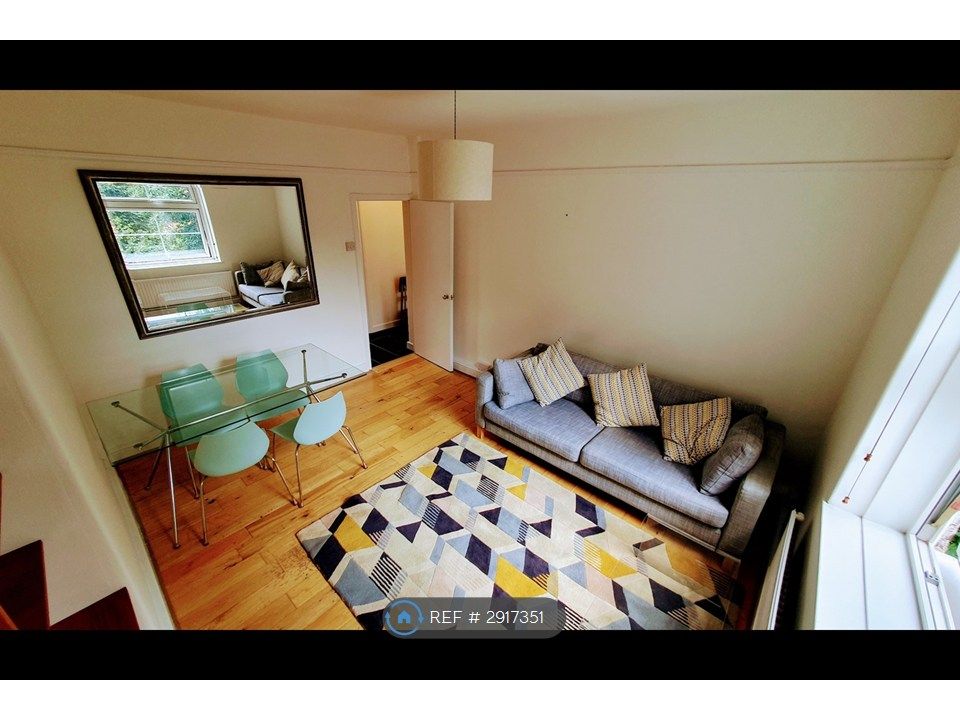 Property photo 2 of 14 Lounge