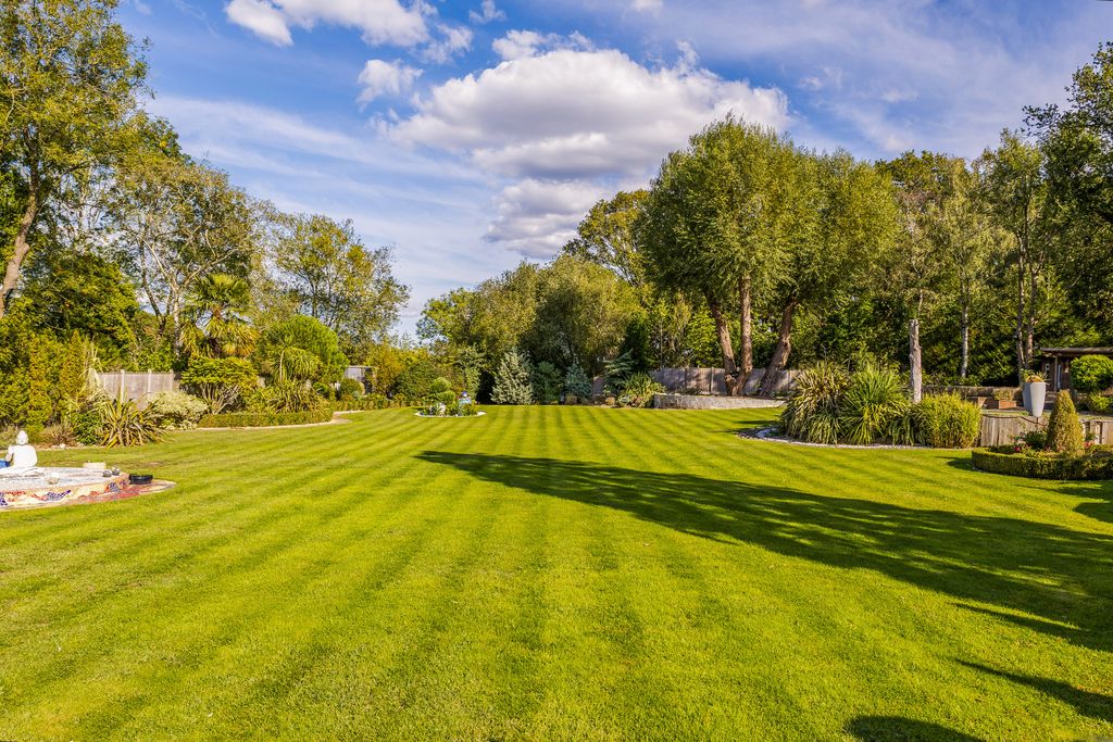 Property photo 2 of 35