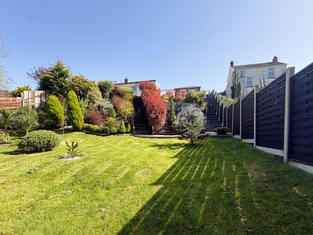 Property photo 2 of 23