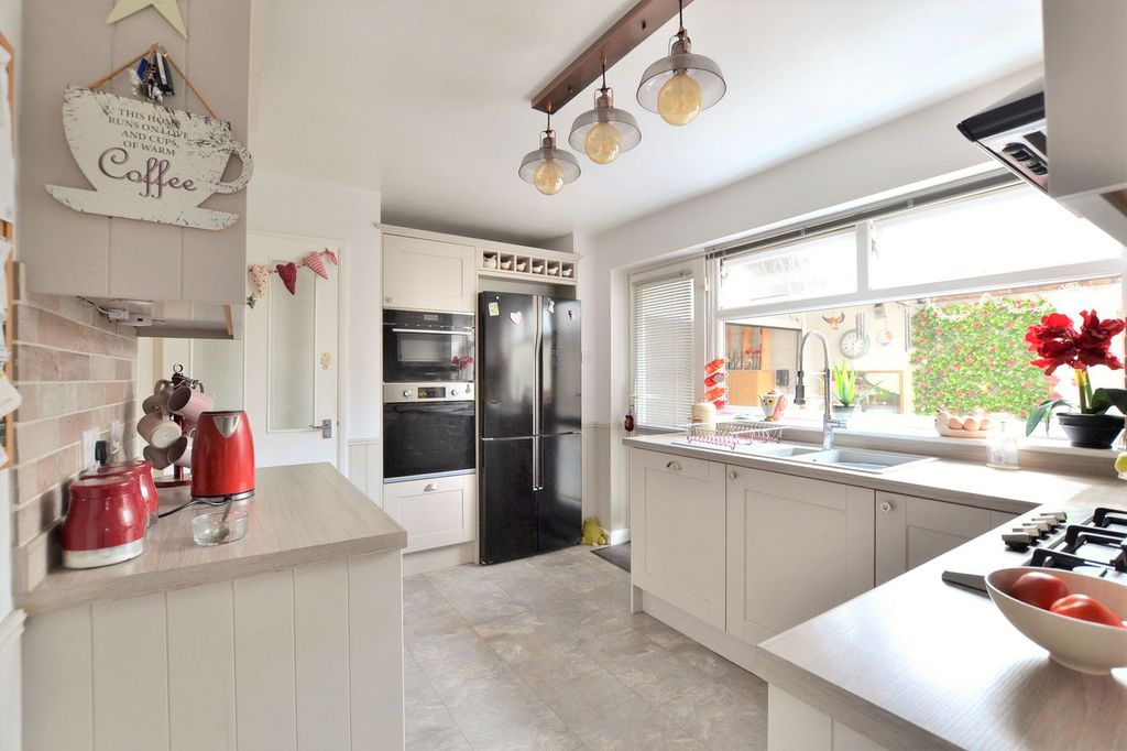 Property photo 2 of 21