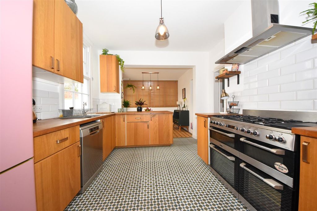 Property photo 3 of 18