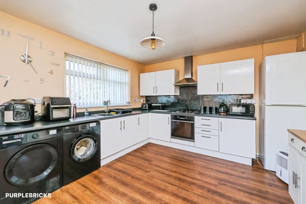 Property photo 2 of 17 Kitchen