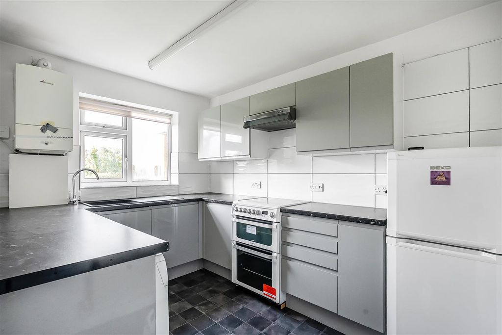 Property photo 3 of 9 19-Russell-Court-5.Jpg