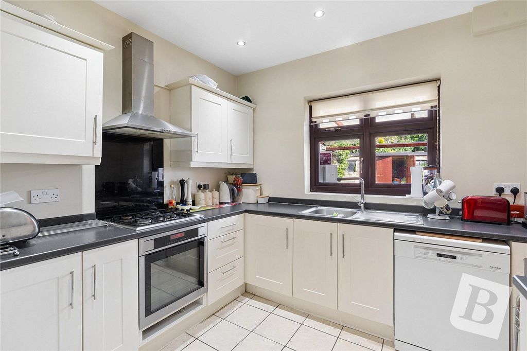 Additional image 7 of 4 bed semi-detached house for saleWood Lane, Dagenham RM8