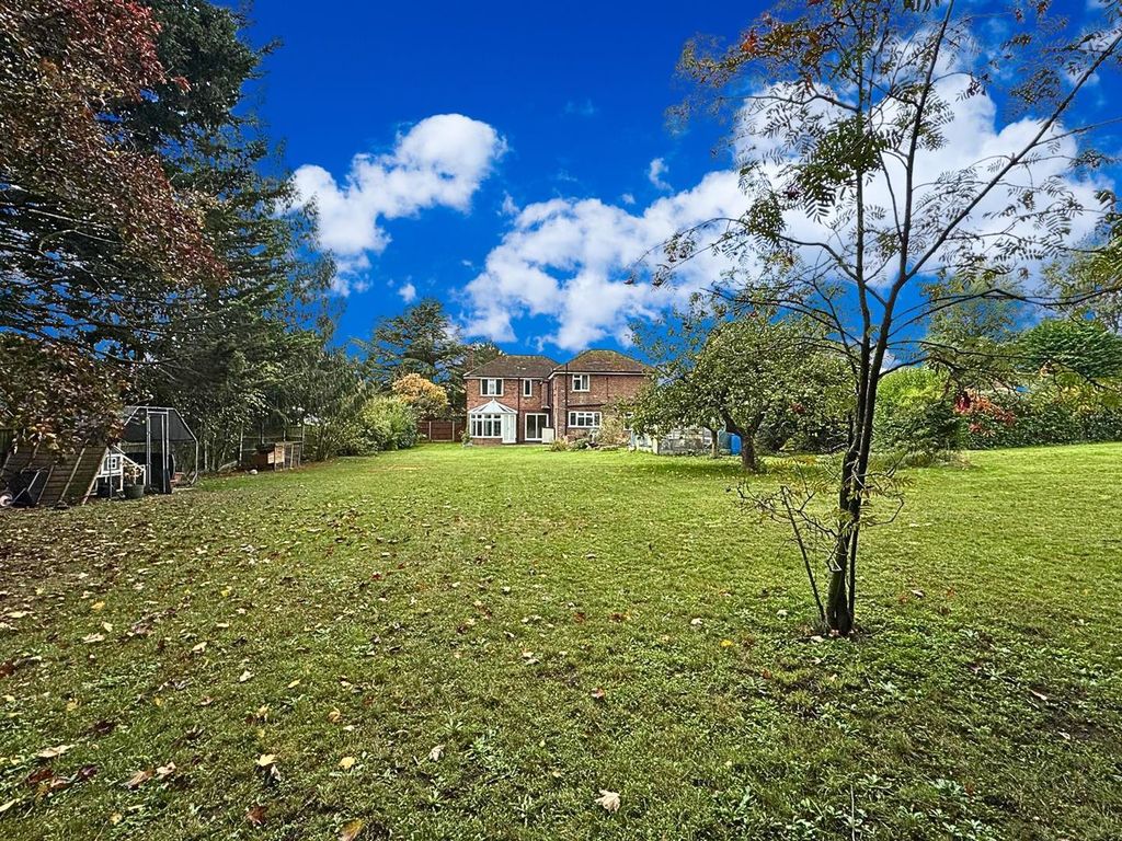 Property photo 1 of 34 Garden