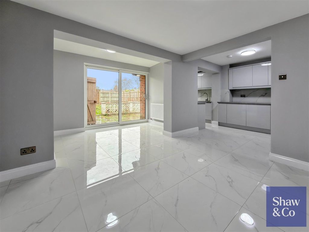 Property photo 3 of 17 Lounge..Jpeg