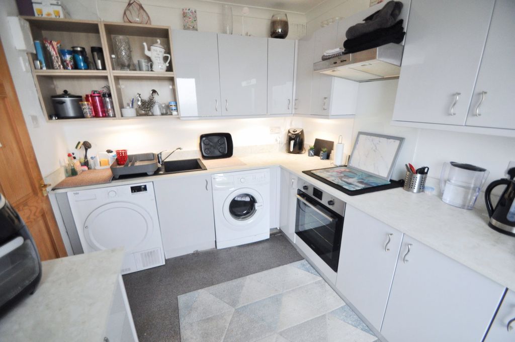Property photo 3 of 31