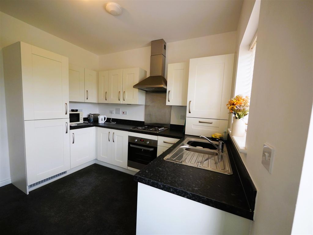 Property photo 2 of 12 Kitchen