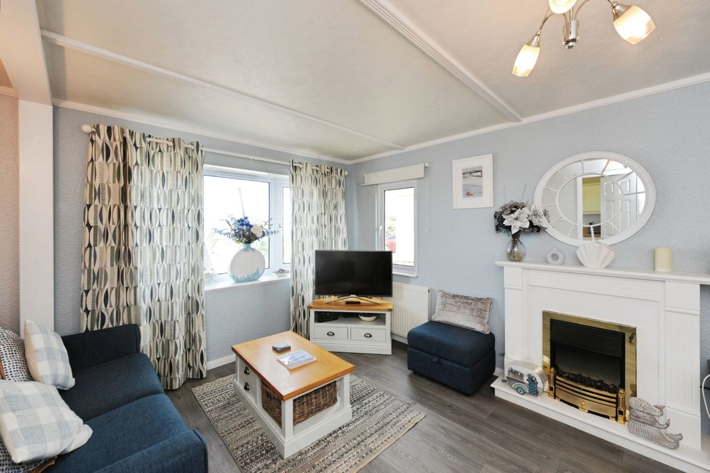 Property photo 2 of 17 Pbox-Img.Jpg