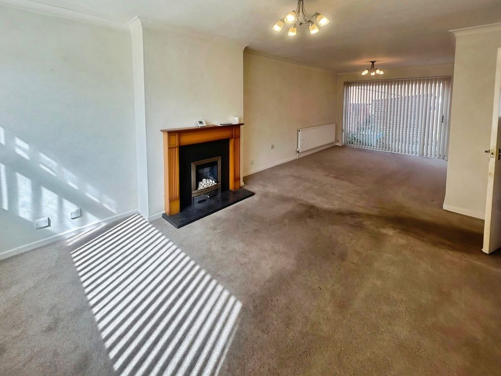 Property photo 2 of 13 Lounge