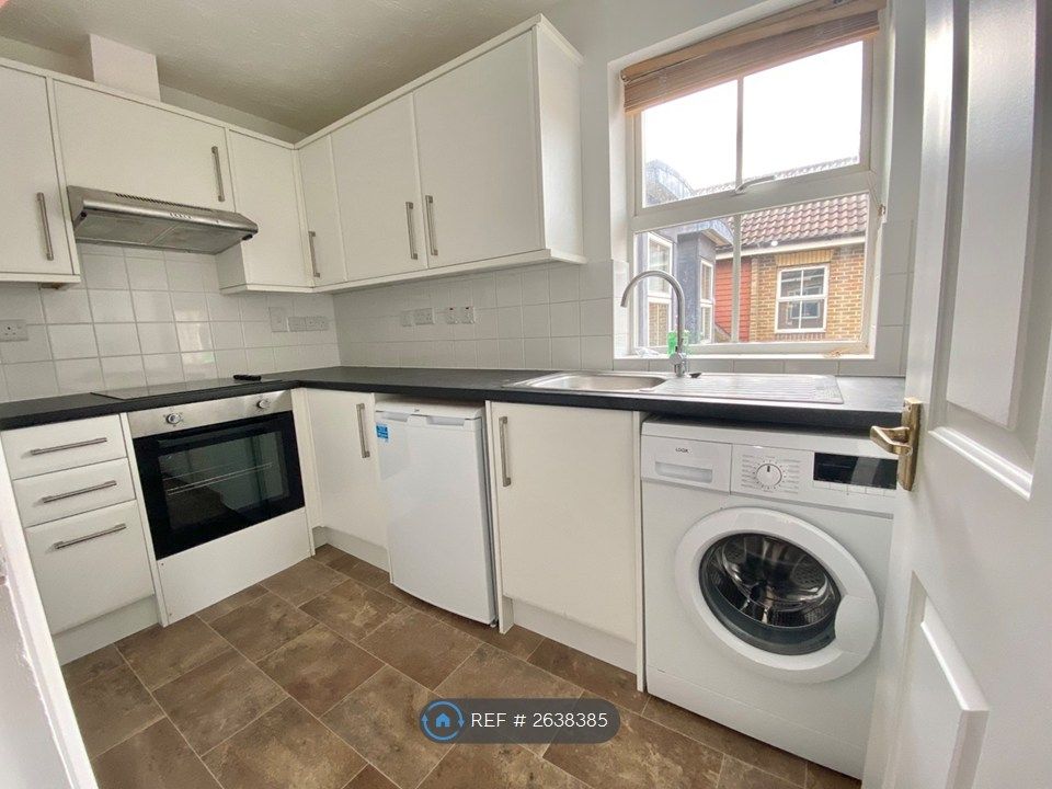 Property photo 1 of 11 Kitchen