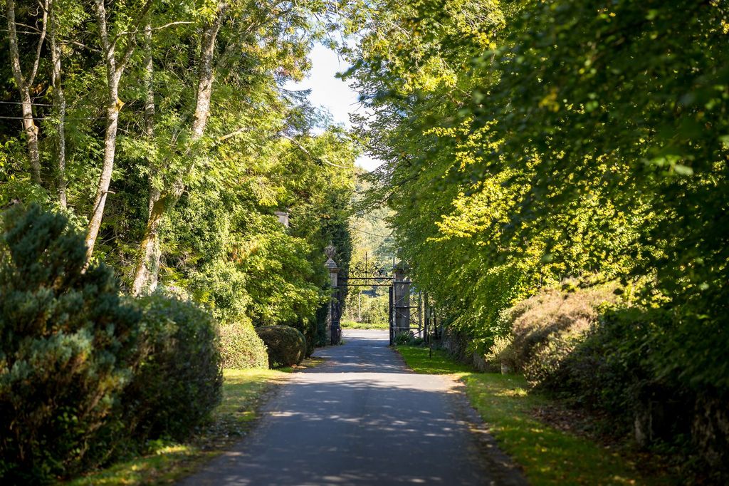 Property photo 2 of 22