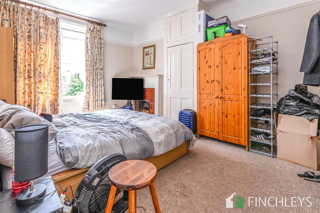 Property photo 3 of 11