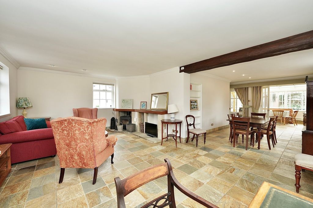 Property photo 2 of 23