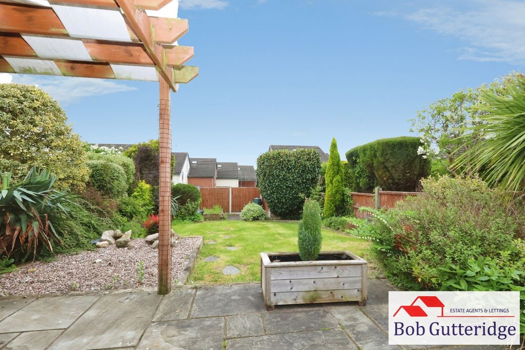 Property photo 2 of 28 Enclosed Rear Garden