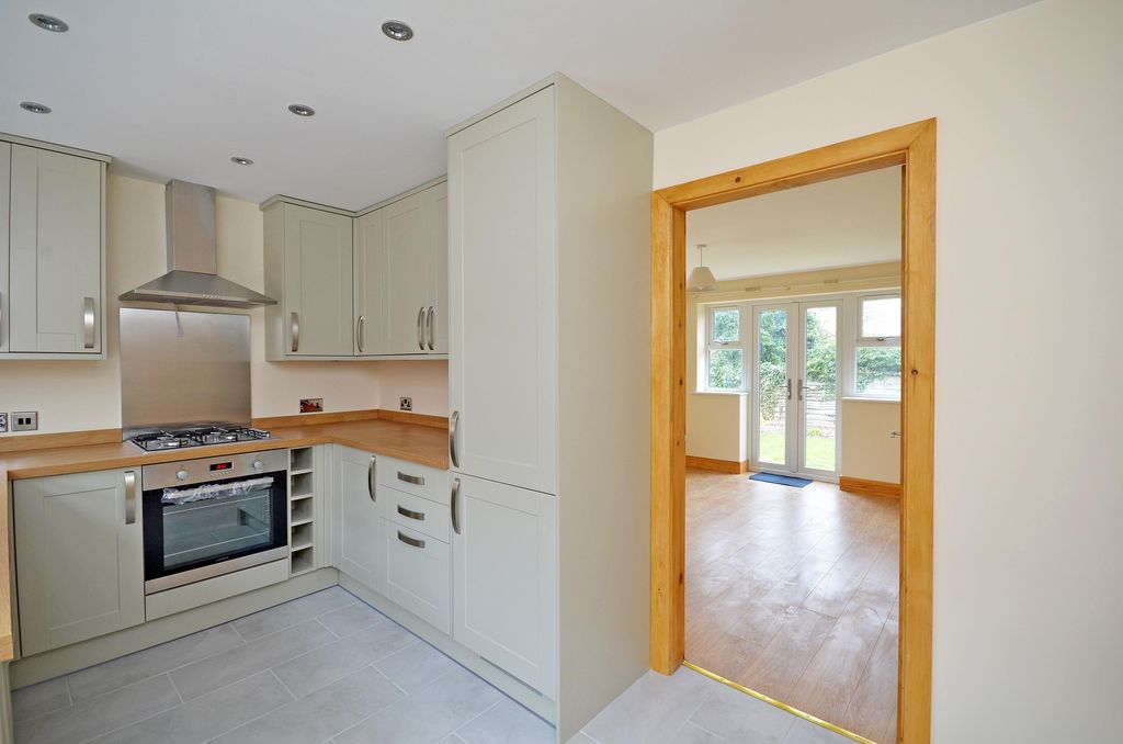 Property photo 2 of 10 Kitchen