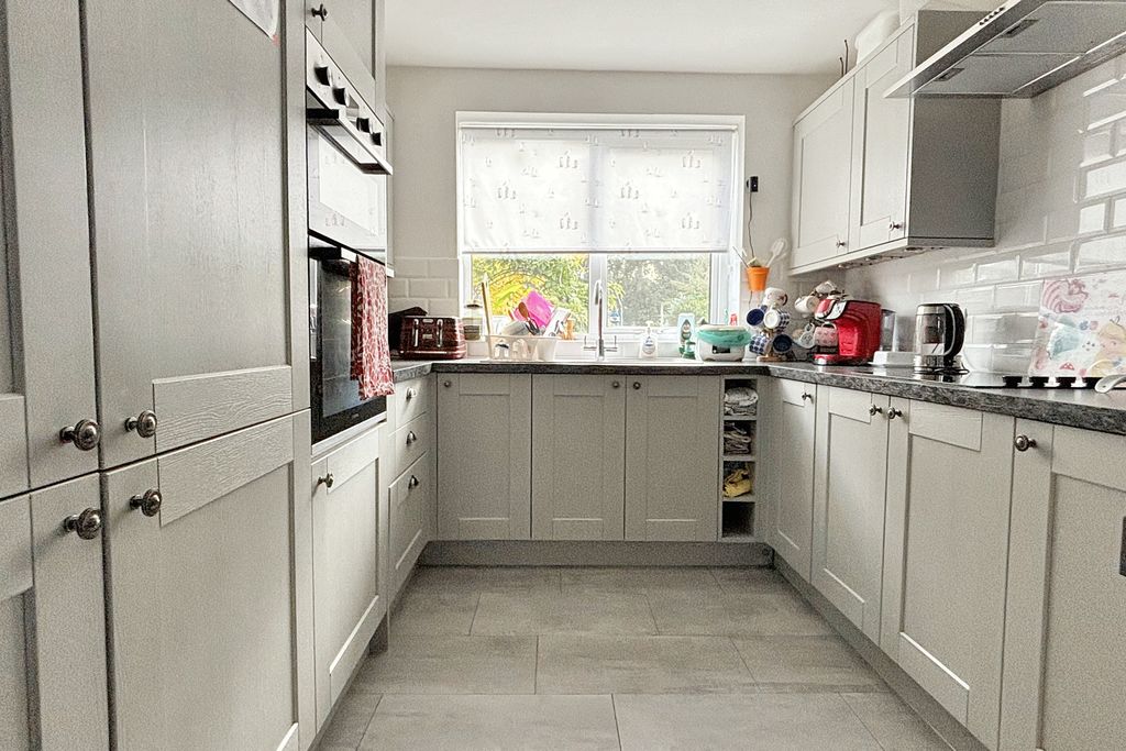 Property photo 3 of 17 Img_7384