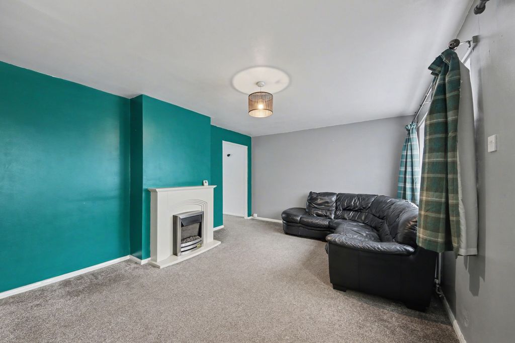 Property photo 3 of 11 Lounge