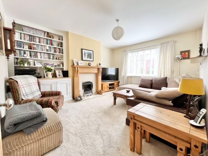 Property photo 2 of 19 Lounge