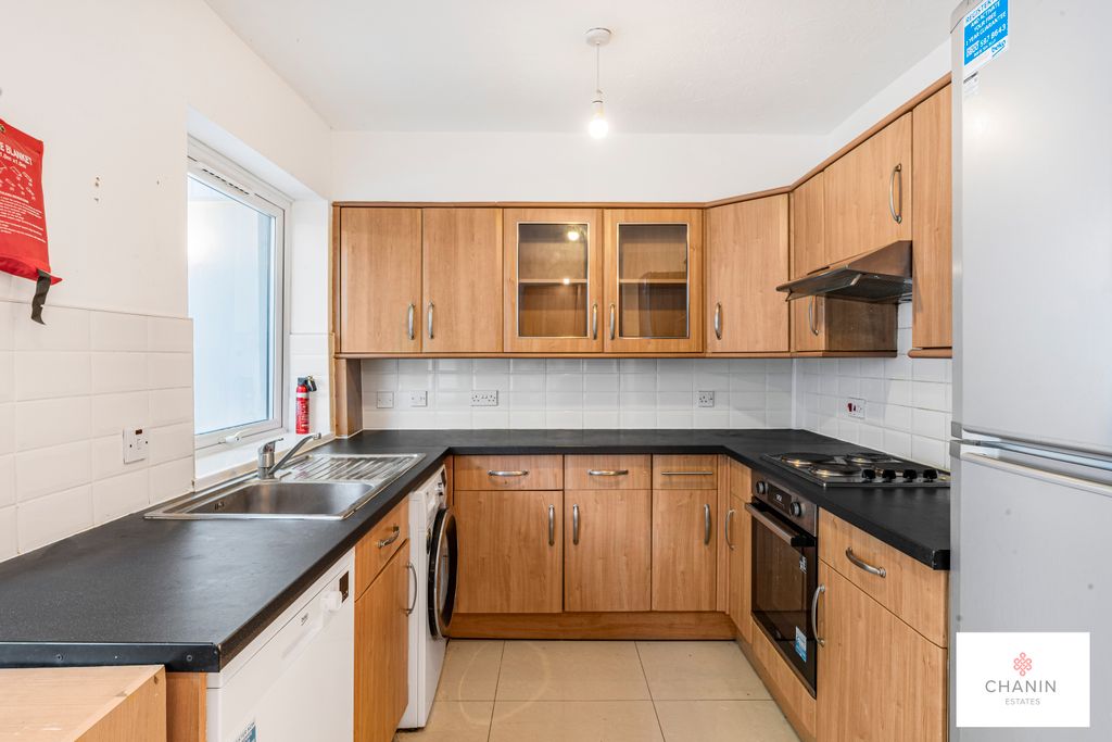 Property photo 3 of 25 Kitchen 2