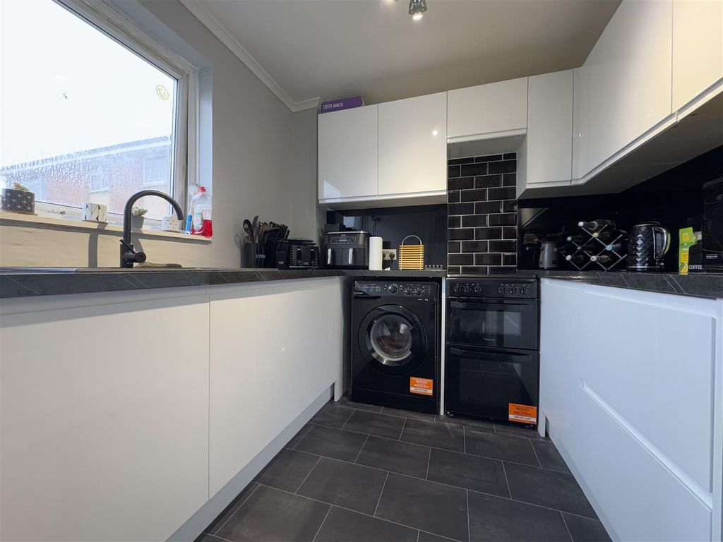 Property photo 2 of 23