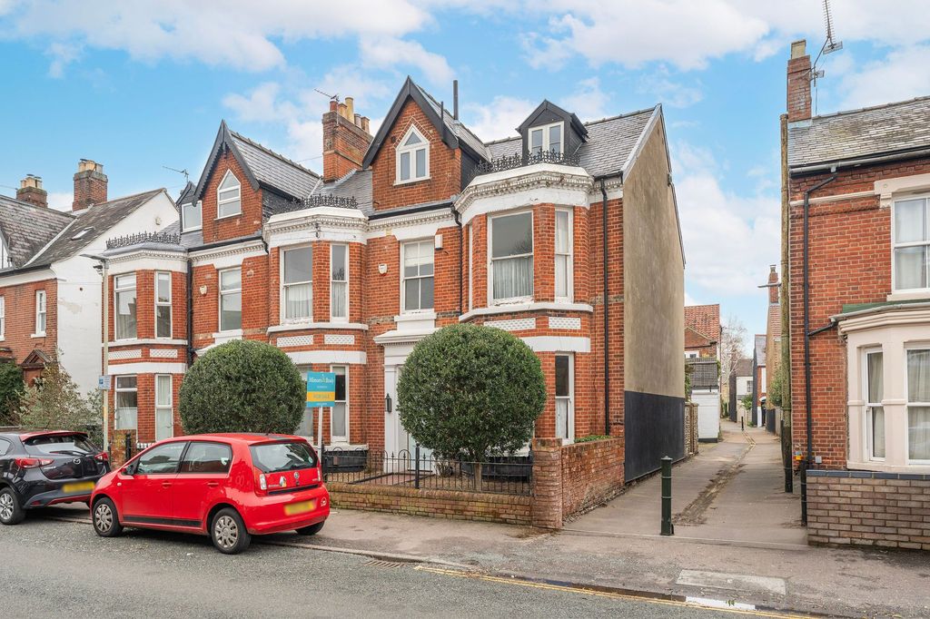 Property photo 1 of 32