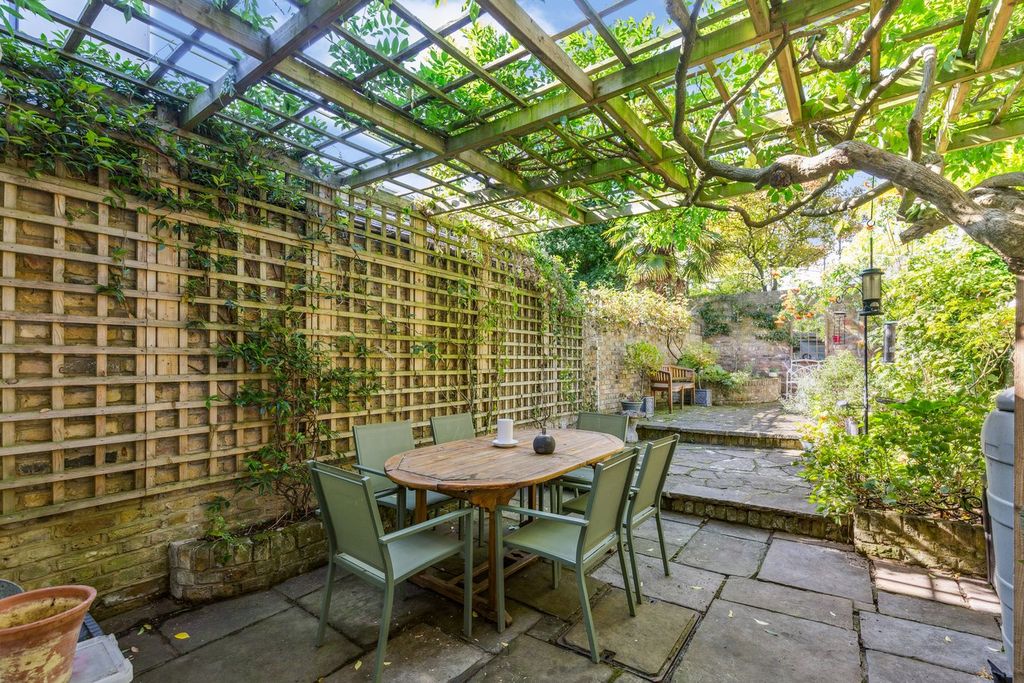 Property photo 3 of 16