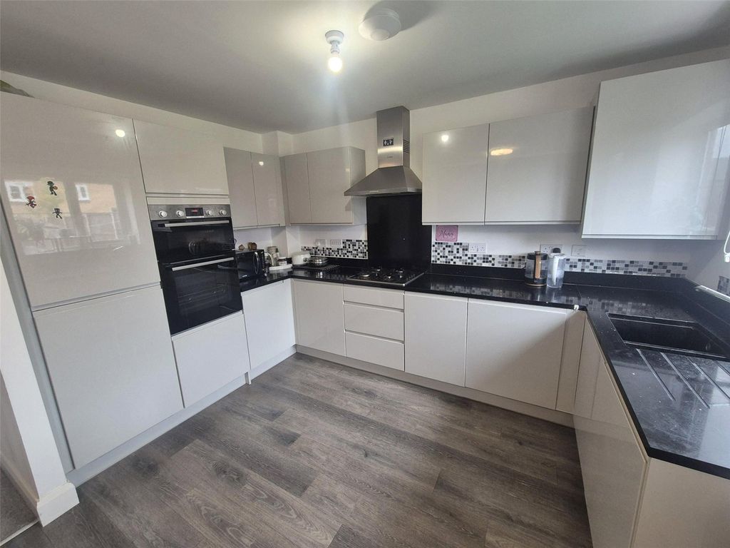 Property photo 3 of 13 Picture No. 05