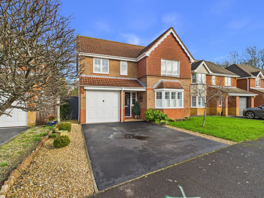 Property photo 1 of 15 4 Bed Detached House For Sale Cheshire Close, Whiteley
