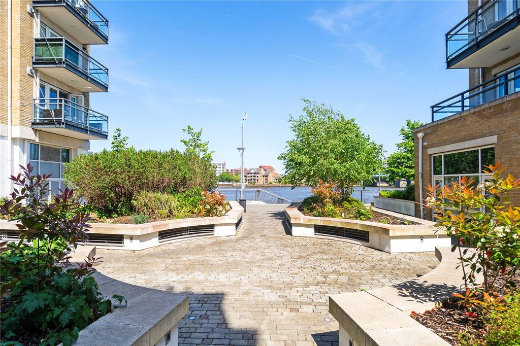 Property photo 3 of 12 Brewhouse Lane