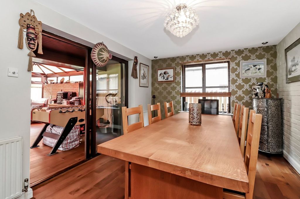 Property photo 2 of 19 Picture No. 15