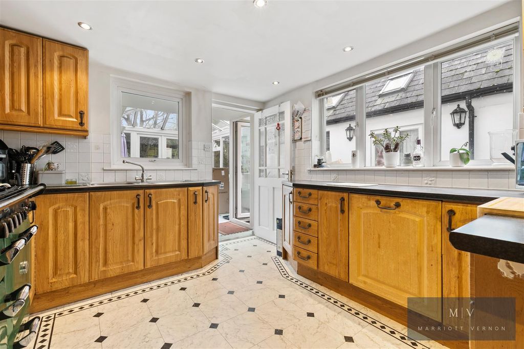 Property photo 2 of 20 Selsdon Road 33 MV-4.Jpg