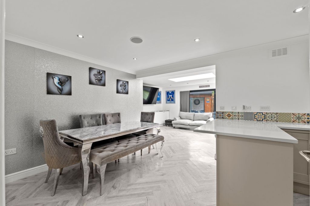 Property photo 3 of 28