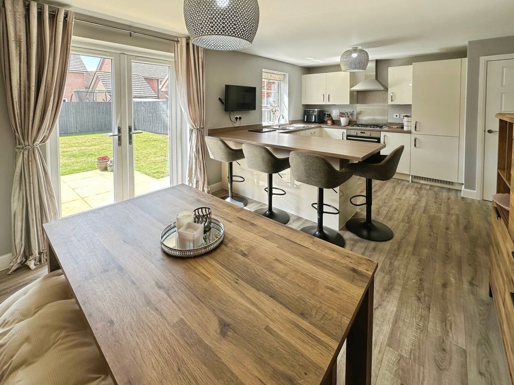 Property photo 3 of 19 Kitchen/Diner