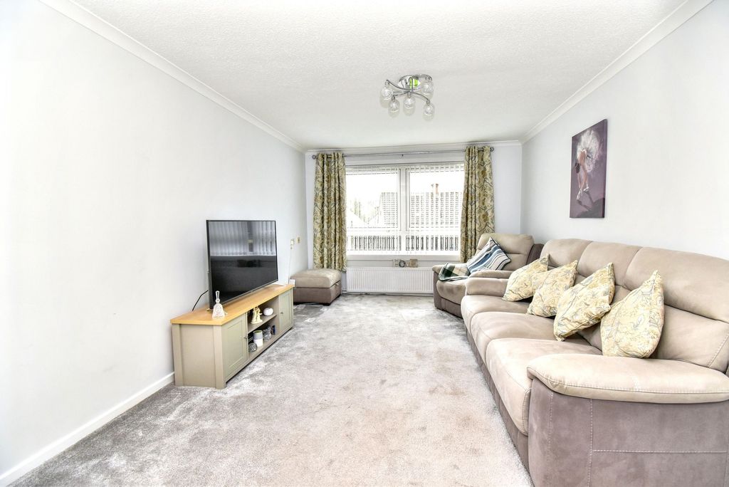 Property photo 2 of 11 Lounge Angle 1