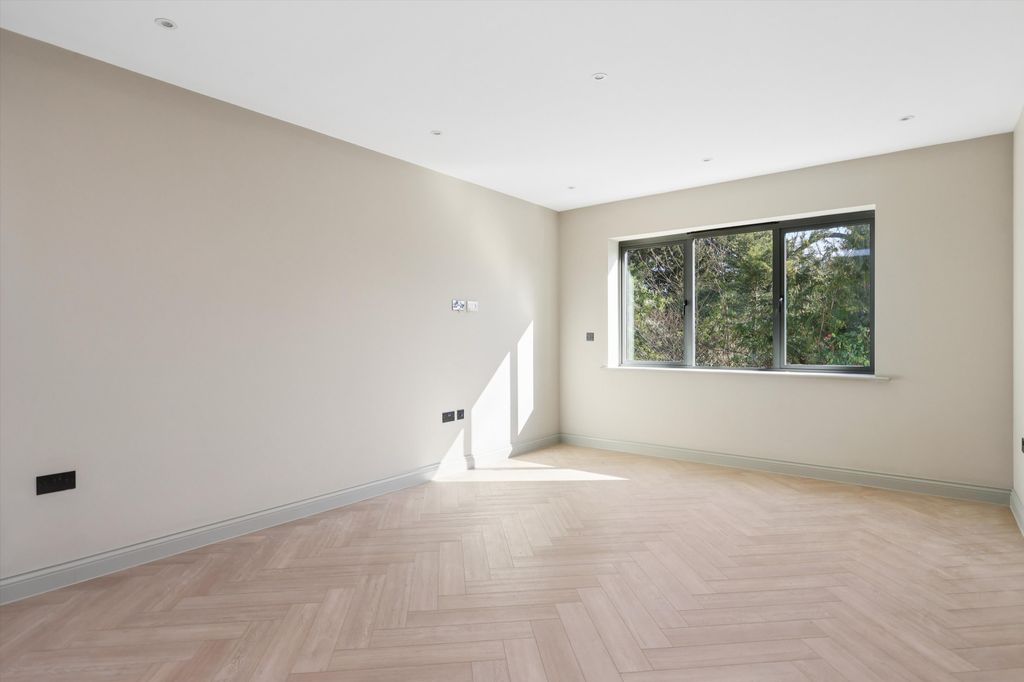 Property photo 3 of 10 Image