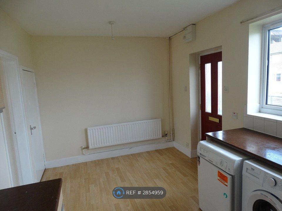 Property photo 3 of 9 Kitchen