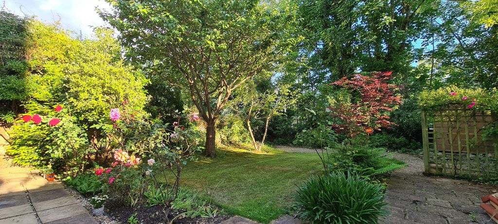 Property photo 3 of 17 Garden Summer