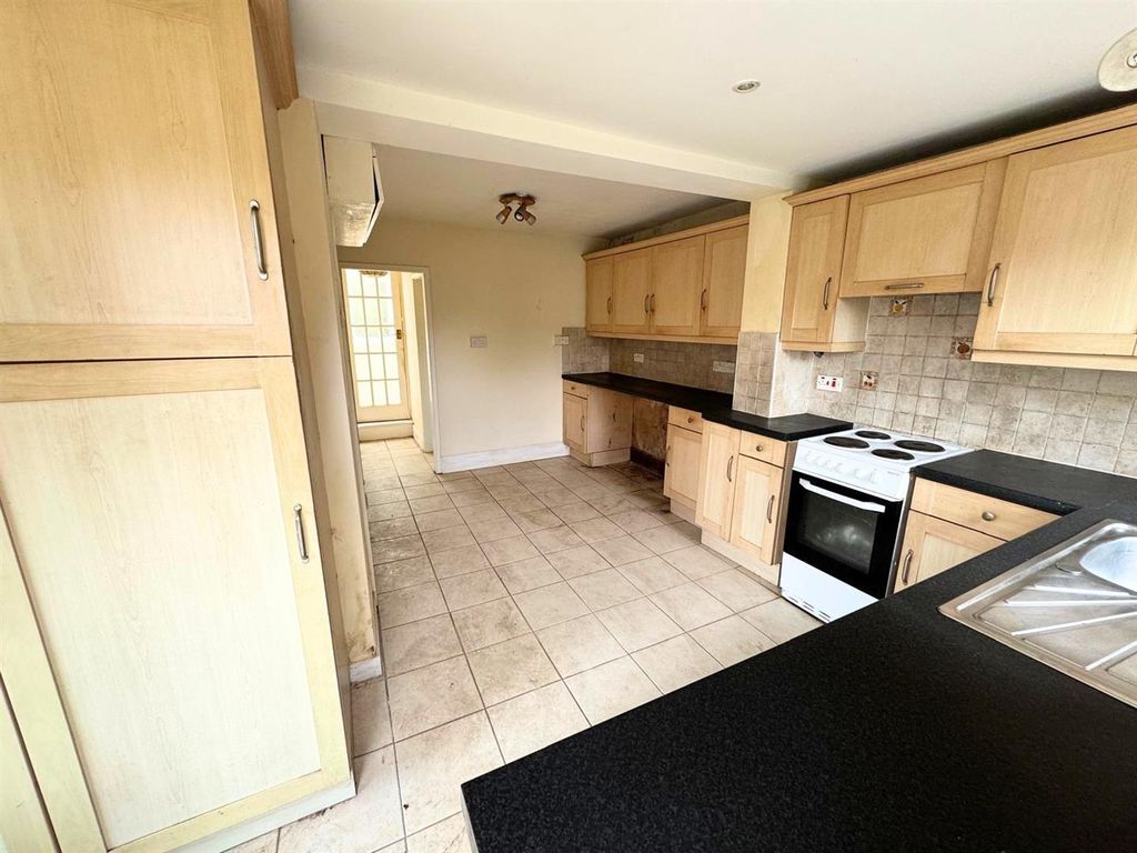 Property photo 2 of 17 Eldon Street - Kitchen (4).Jpg