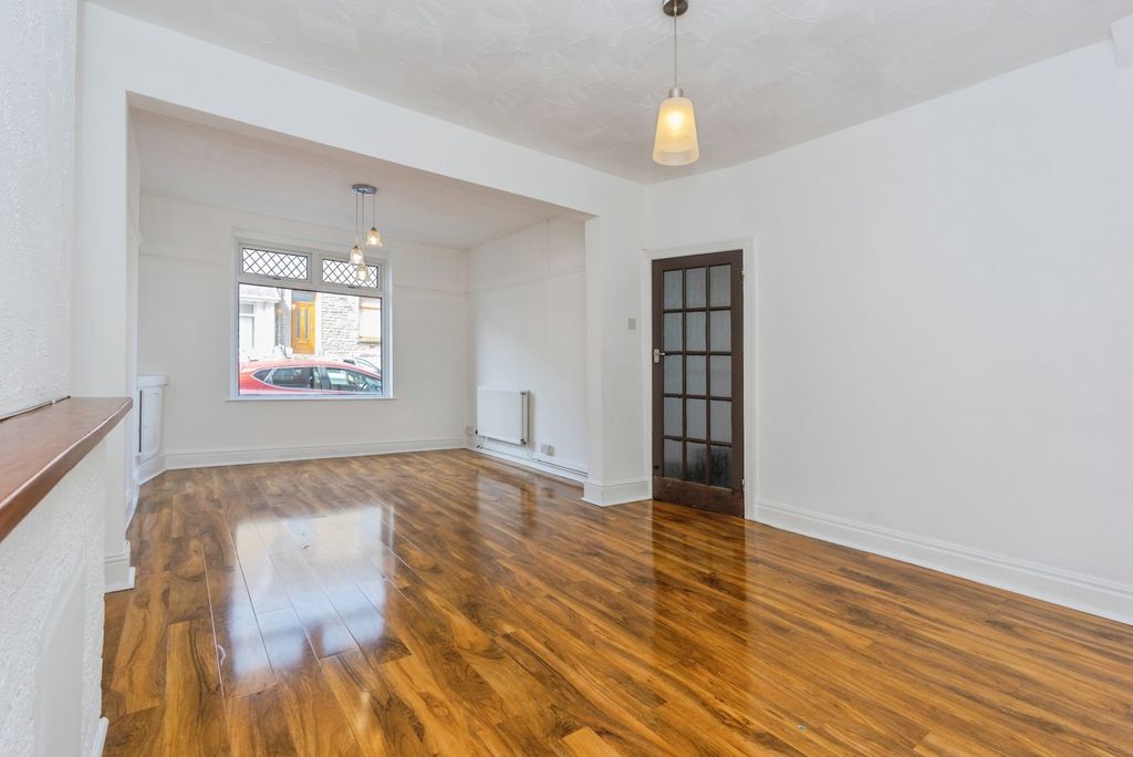 Property photo 3 of 20 Pbox-Img.Jpg