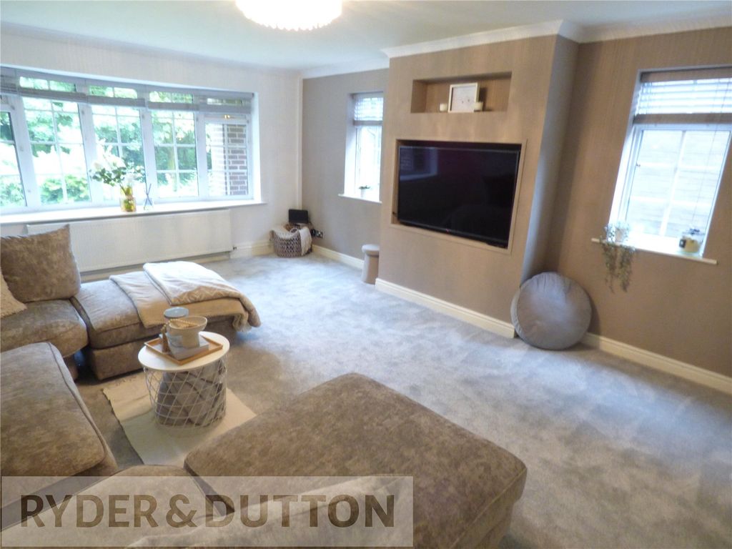 Property photo 3 of 40 Lounge