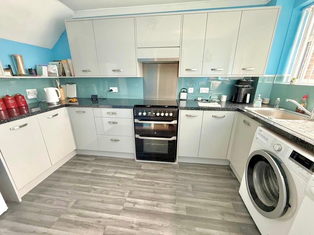 Property photo 2 of 11 Kitchen