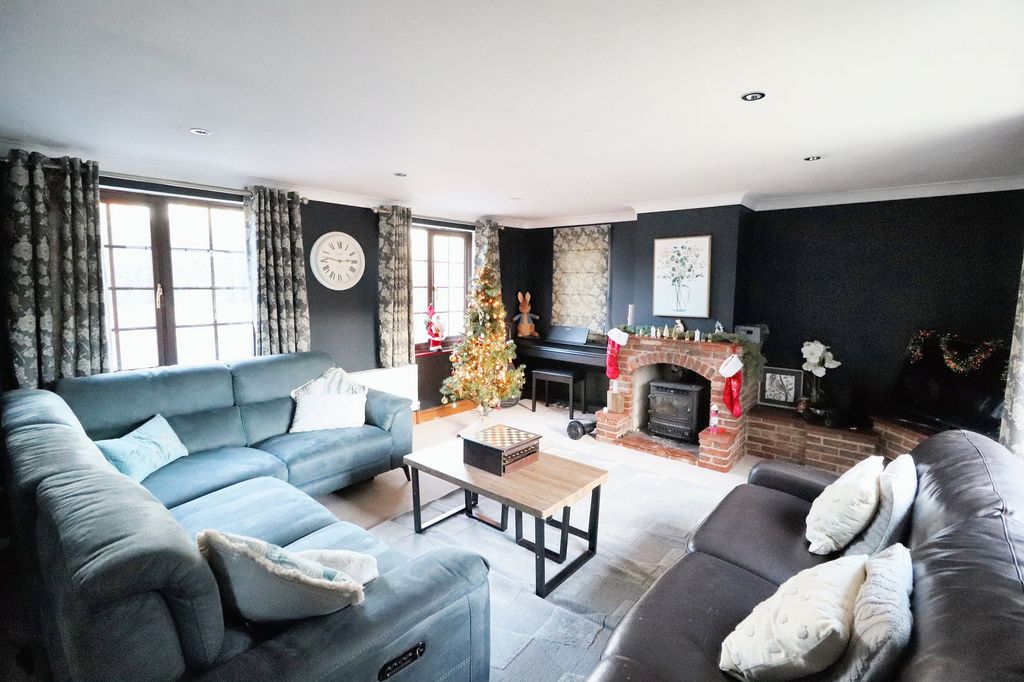 Property photo 2 of 23