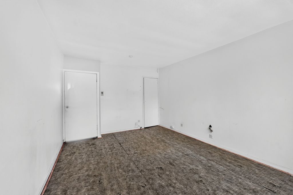 Property photo 3 of 13 Living Room