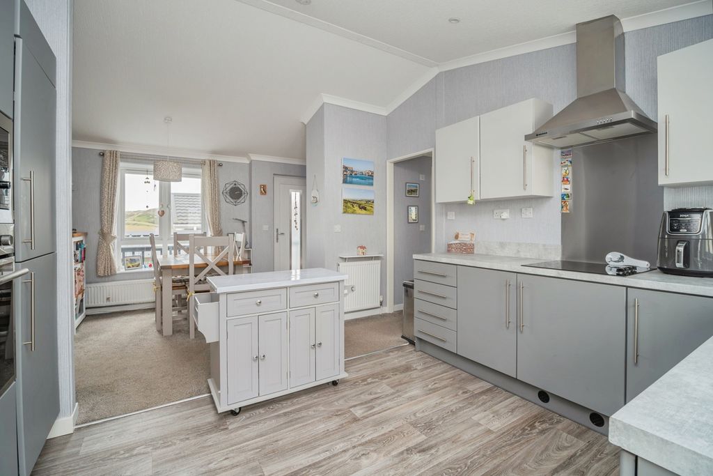 Property photo 3 of 19 Photo